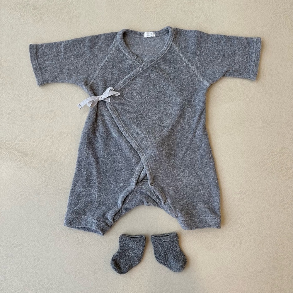 Makie Baby Pile Hadagi Kimono Onesie Grey with Socks